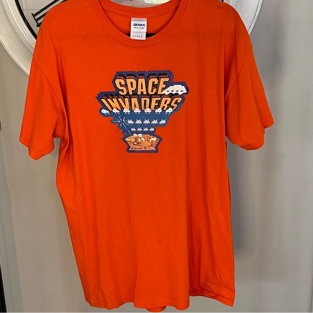 Space Invaders T-Shirt Video games T-Shirt. Pressed graphic in excellent shape